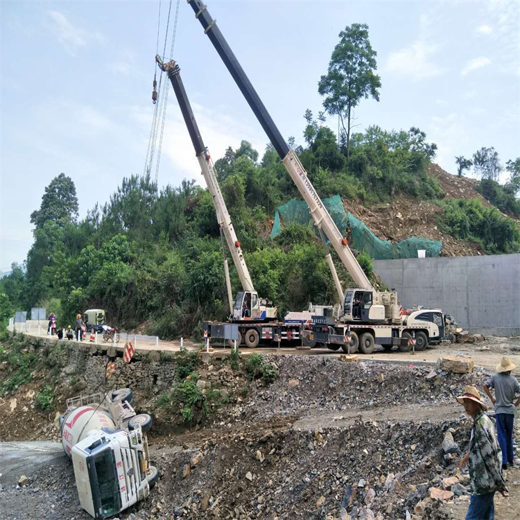 南皮县汽车掉沟里叫吊车救援要多少钱